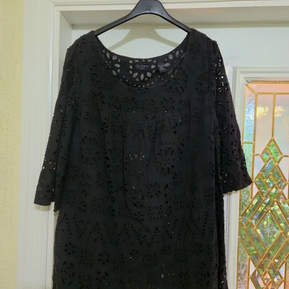 18W Black Eyelet Top - Picture 1 of 5